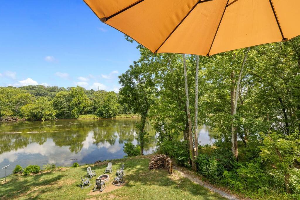 Riverside Oasis With Stunning Views, Cozy Firepit! 卢雷 外观 照片